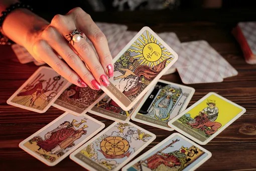 Карты Таро с точки зрения психологии: что такое