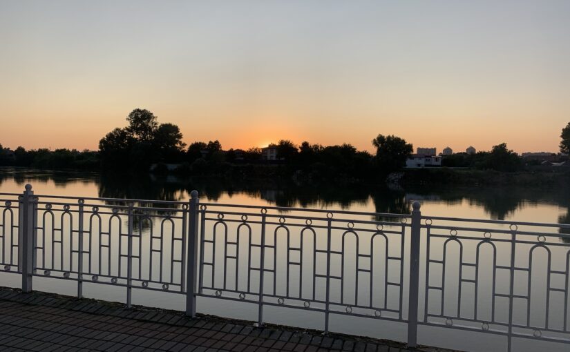 Закат на набережной Кубани